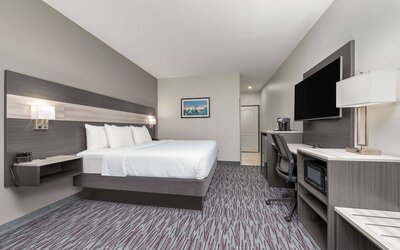 La Quinta Inn & Suites by Wyndham Allen at The Village