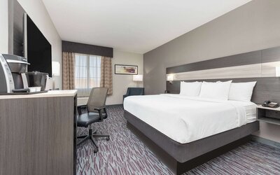 La Quinta Inn & Suites by Wyndham Allen at The Village