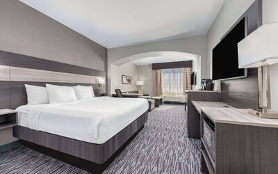 La Quinta Inn & Suites by Wyndham Allen at The Village