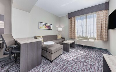 La Quinta Inn & Suites by Wyndham Allen at The Village