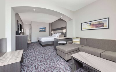 La Quinta Inn & Suites by Wyndham Allen at The Village