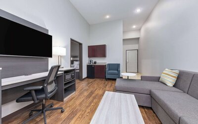 La Quinta Inn & Suites by Wyndham Allen at The Village