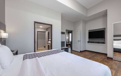 La Quinta Inn & Suites by Wyndham Allen at The Village