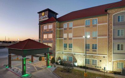 La Quinta Inn & Suites by Wyndham Allen at The Village