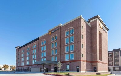 La Quinta Inn & Suites by Wyndham Dallas - Frisco Stadium