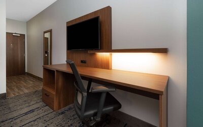 La Quinta Inn & Suites by Wyndham Dallas - Frisco Stadium