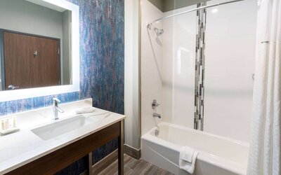 La Quinta Inn & Suites by Wyndham Dallas - Frisco Stadium