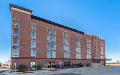 La Quinta Inn & Suites by Wyndham Dallas - Frisco Stadium
