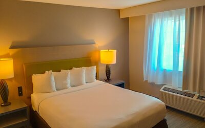 Country Inn & Suites by Radisson, Portland International Airport, OR