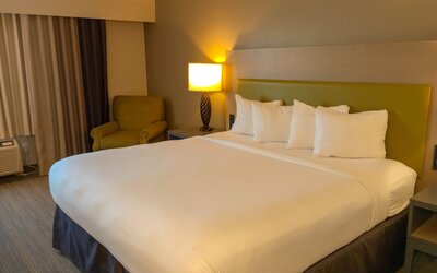 Country Inn & Suites by Radisson, Portland International Airport, OR