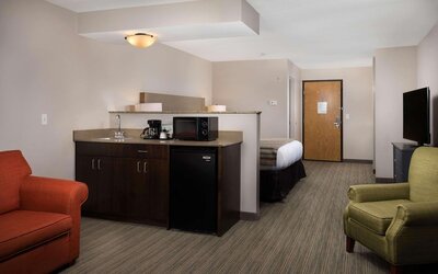 Country Inn & Suites by Radisson, Portland International Airport, OR
