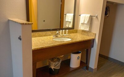 Country Inn & Suites by Radisson, Portland International Airport, OR