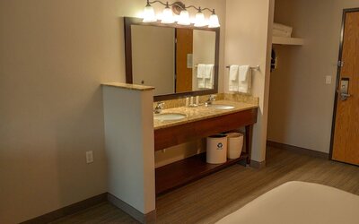 Country Inn & Suites by Radisson, Portland International Airport, OR