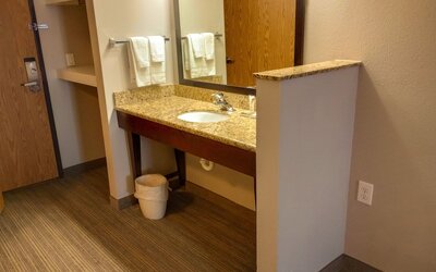 Country Inn & Suites by Radisson, Portland International Airport, OR