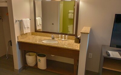 Country Inn & Suites by Radisson, Portland International Airport, OR