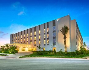 City Express Plus By Marriott Cancún Aeropuerto Riviera