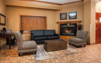 La Quinta Inn & Suites by Wyndham Portland Airport