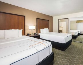 La Quinta Inn & Suites by Wyndham Portland Airport