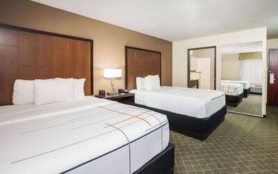 La Quinta Inn & Suites by Wyndham Portland Airport