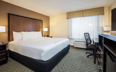 La Quinta Inn & Suites by Wyndham Portland Airport