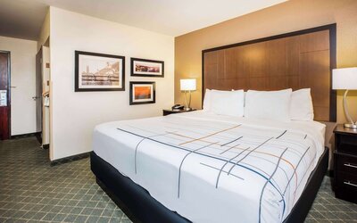 La Quinta Inn & Suites by Wyndham Portland Airport