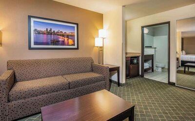 La Quinta Inn & Suites by Wyndham Portland Airport