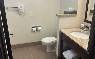 La Quinta Inn & Suites by Wyndham Portland Airport