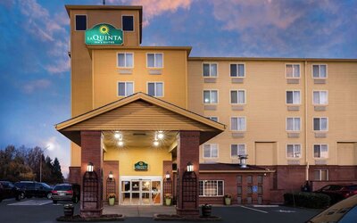 La Quinta Inn & Suites by Wyndham Portland Airport