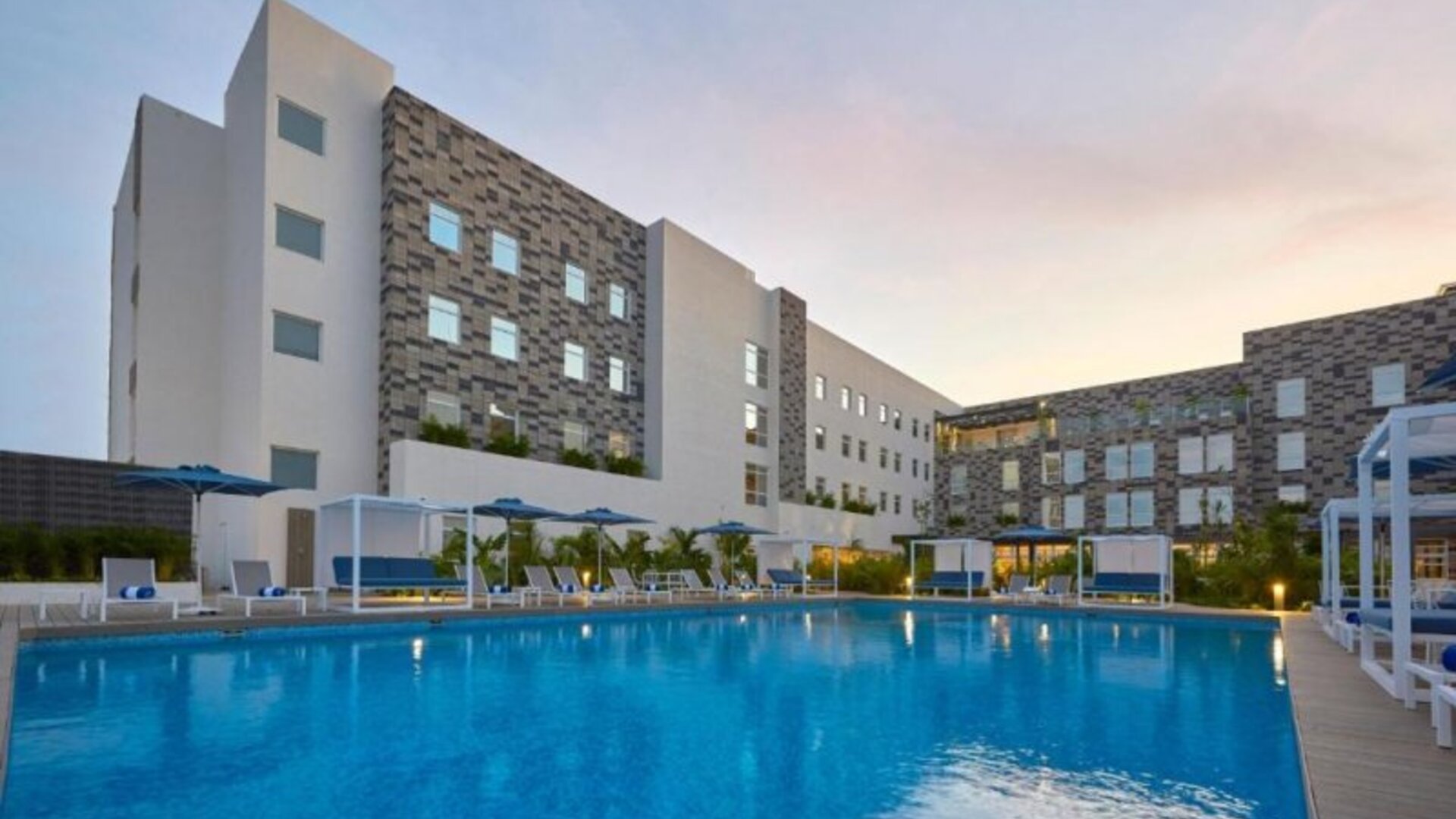 City Express Suites By Marriott Cancún Aeropuerto Riviera