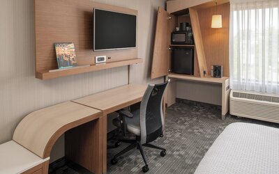 Courtyard by Marriott Portland Airport