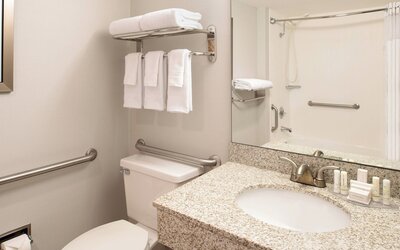 Courtyard by Marriott Portland Airport