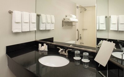 Courtyard by Marriott Portland Airport