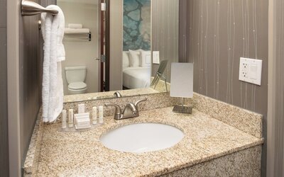 Courtyard by Marriott Portland Airport