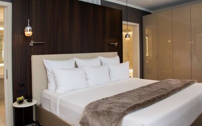 The Benson Portland, Curio Collection by Hilton