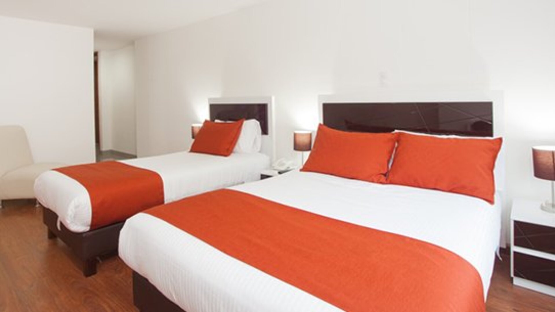 Hotel Castellana 100