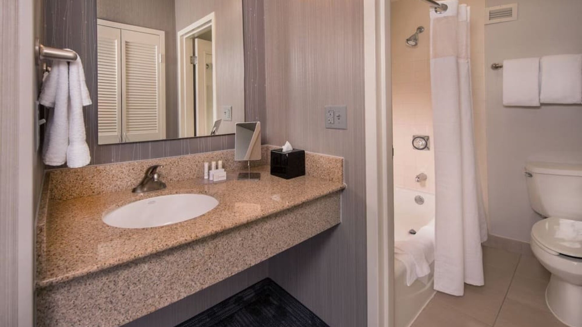 Guest bathroom with shower at Courtyard Dulles Airport Chantilly.