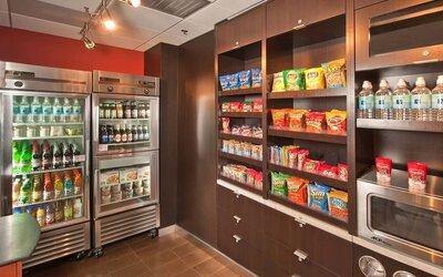 Convenience store at Courtyard Dulles Airport Chantilly.