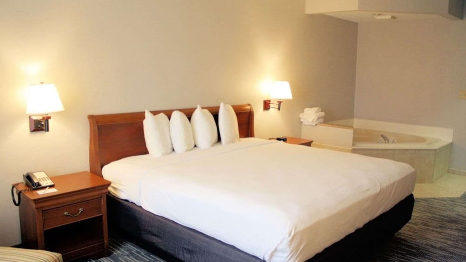 Day use room with hot tub at Country Inn & Suites By Radisson, BWI Airport.