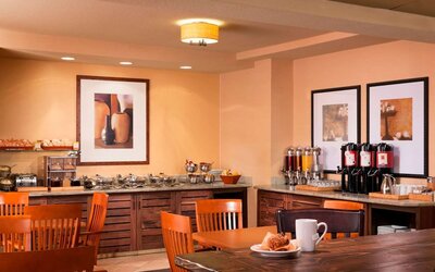 DoubleTree by Hilton Hotel Vancouver