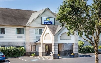 Days Inn & Suites by Wyndham Vancouver