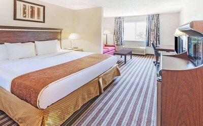 Days Inn & Suites by Wyndham Vancouver