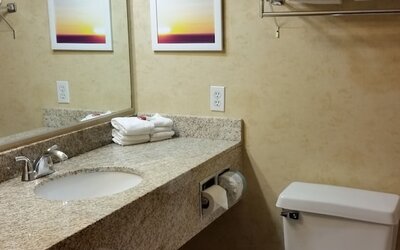 Days Inn & Suites by Wyndham Vancouver