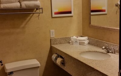 Days Inn & Suites by Wyndham Vancouver