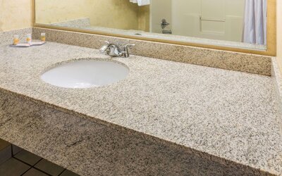 Days Inn & Suites by Wyndham Vancouver