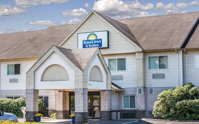 Days Inn & Suites by Wyndham Vancouver