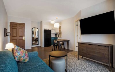 Suite, Multiple Beds, Accessible (Tub)