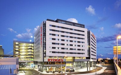 Hotel exterior at Rydges Sydney Airport Hotel.