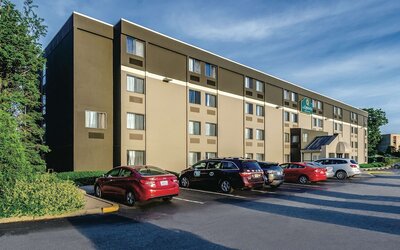 La Quinta Inn & Suites by Wyndham Warwick Providence Airport