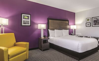 La Quinta Inn & Suites by Wyndham Warwick Providence Airport