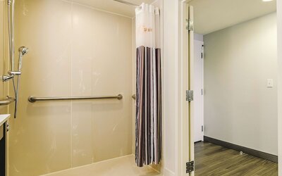 La Quinta Inn & Suites by Wyndham Warwick Providence Airport